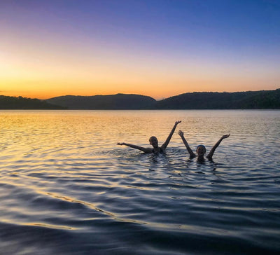 L’Été Heureux : Retraite nordique au bord d’un lac finlandais