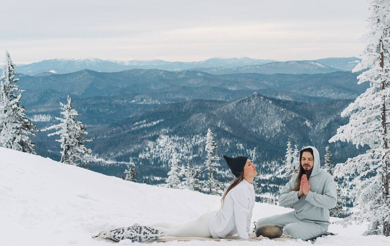 snowga-la-tendance-yoga-pour-les-amateurs-de-poudreuse