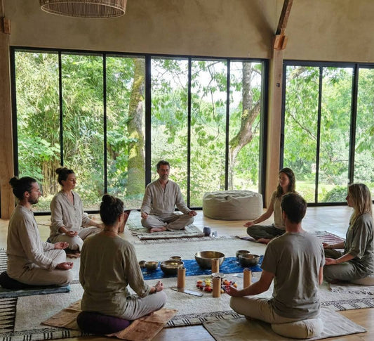 Retour à l'Essentiel : Yoga, Nature & Ressourcement en Bretagne