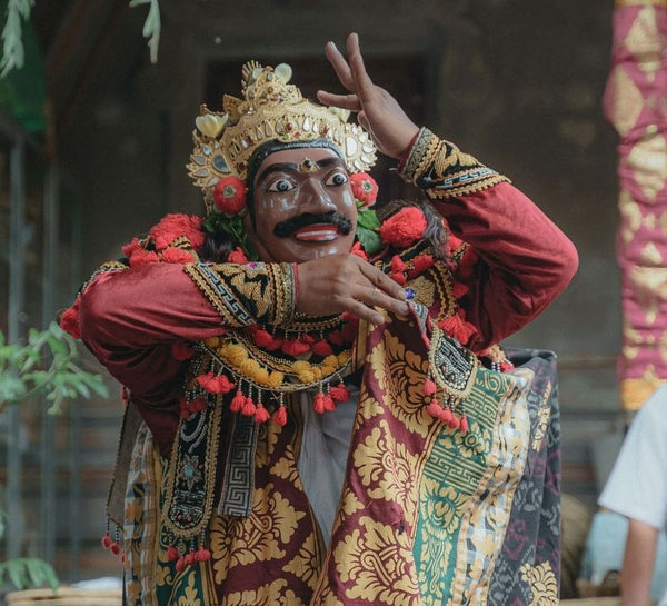 Bali Sacré : Traverser l’Île entre Rizières, Rituels & Océan