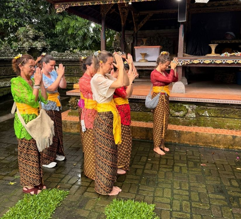 Bali Sacré : Traverser l’Île entre Rizières, Rituels & Océan