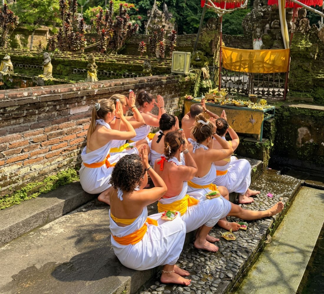 Bali Sacré : Traverser l’Île entre Rizières, Rituels & Océan