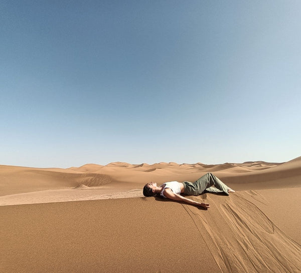 Le Souffle du Désert : Yoga et Trek dans le Sahara Marocain