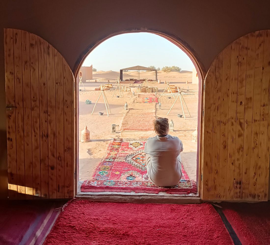 Le Souffle du Désert : Yoga et Trek dans le Sahara Marocain