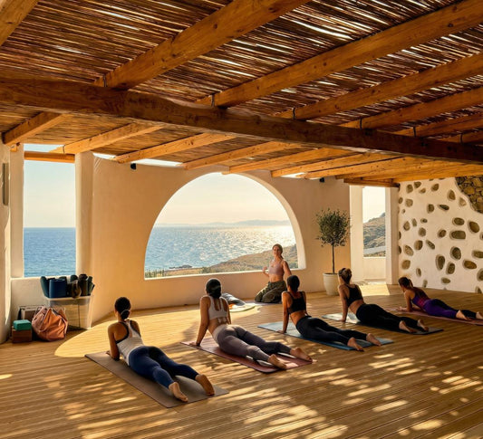 Énergie des Cyclades : Yoga & Mouvement face à la mer