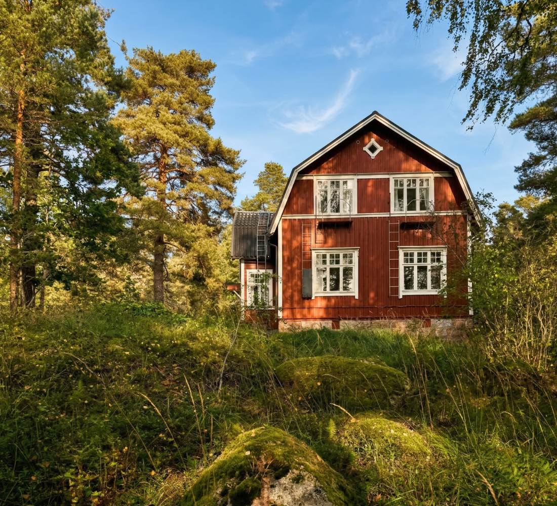 L’Été Heureux : Retraite nordique au bord d’un lac finlandais
