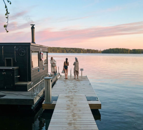 L’Été Heureux : Retraite nordique au bord d’un lac finlandais