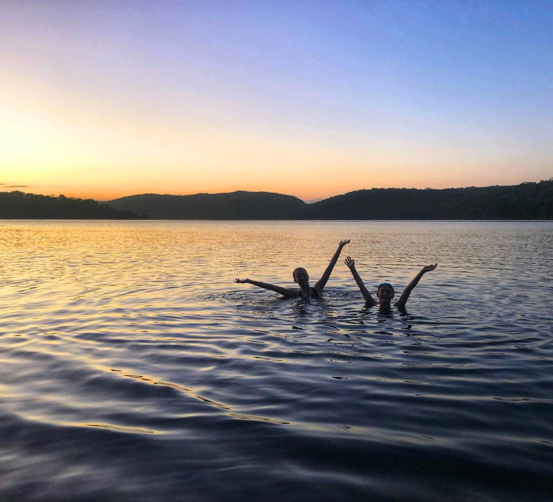 L’Été Heureux : Retraite nordique au bord d’un lac finlandais