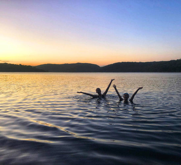 L’Été Heureux : Retraite nordique au bord d’un lac finlandais