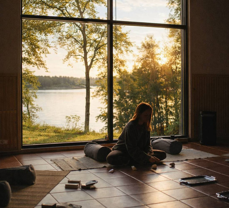 L’Été Heureux : Retraite nordique au bord d’un lac finlandais