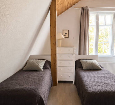 L’Été Heureux : Retraite nordique au bord d’un lac finlandais