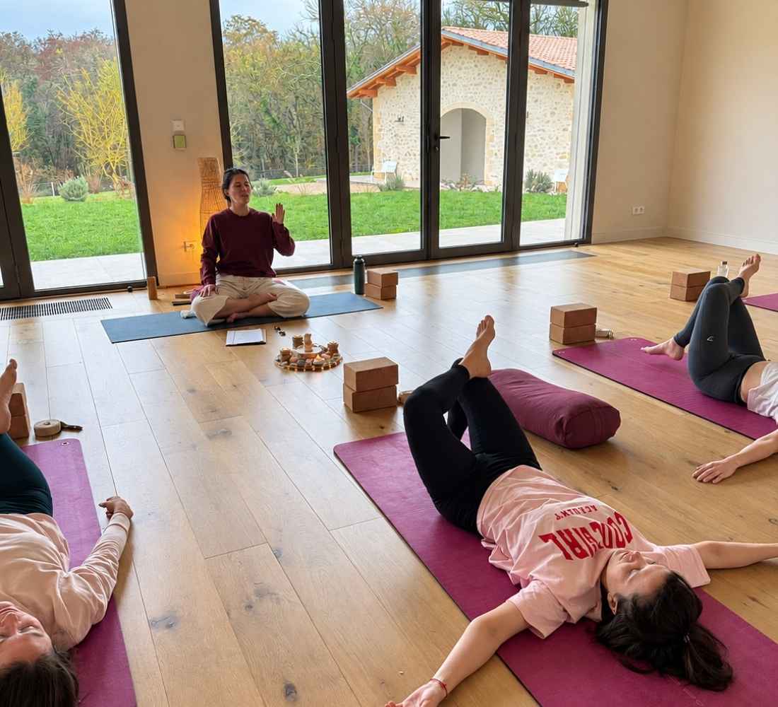 Bien-être Total : Yoga, Sauna & Bain Nordique près de Bordeaux