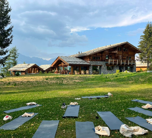 Le Spa des Sommets : Yoga & Régénération dans les Alpes Suisses