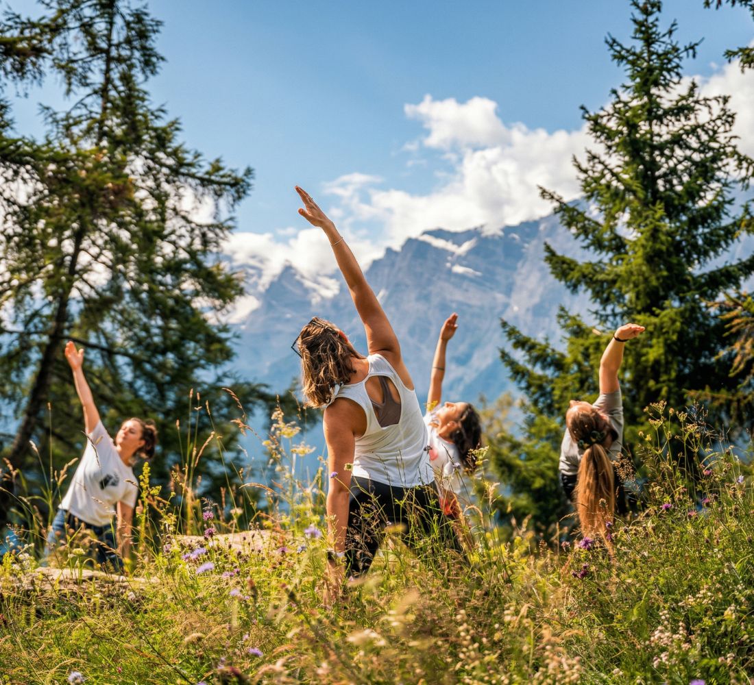 Le Spa des Sommets : Yoga & Bien-Être dans les Alpes Suisses