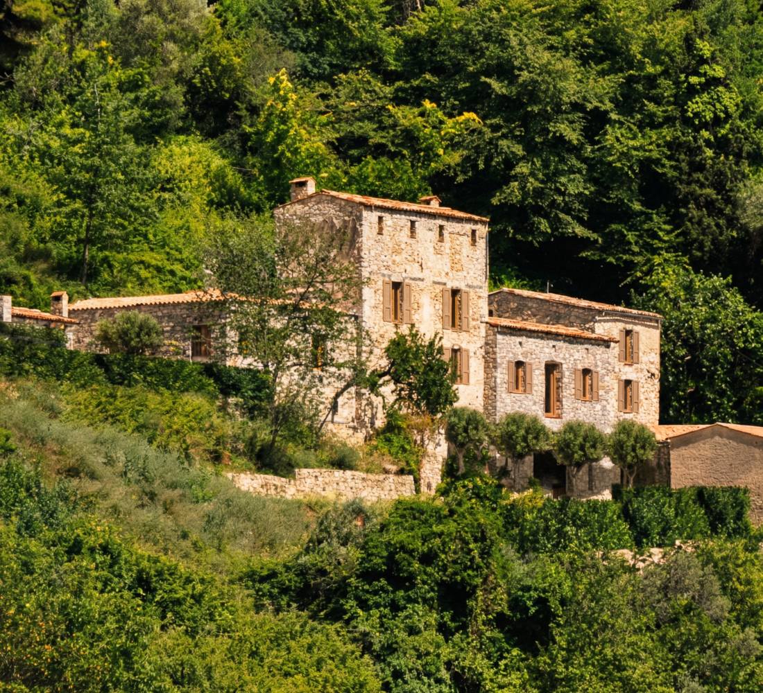 Écrin Méditerranéen : Yoga, Slow Life & Sonothérapie sur la Côte d’Azur