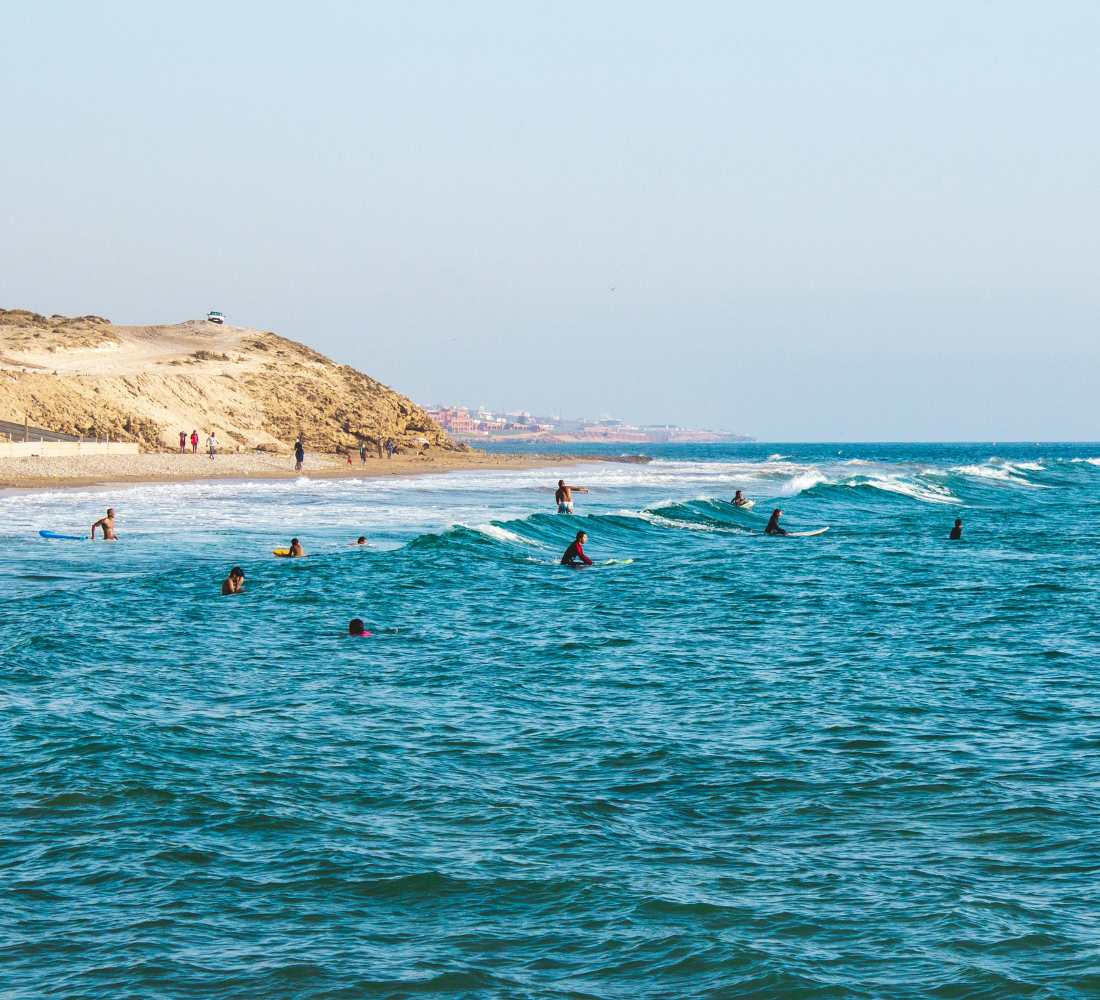 Spot de surf et ambiance bohème sur la côte de Taghazout et Tamraght, au Maroc